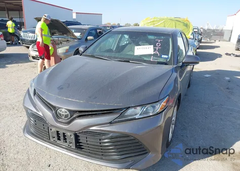 2018 Toyota Camry Le из США, поврежденный, VIN 4T1B11HK1JU507738